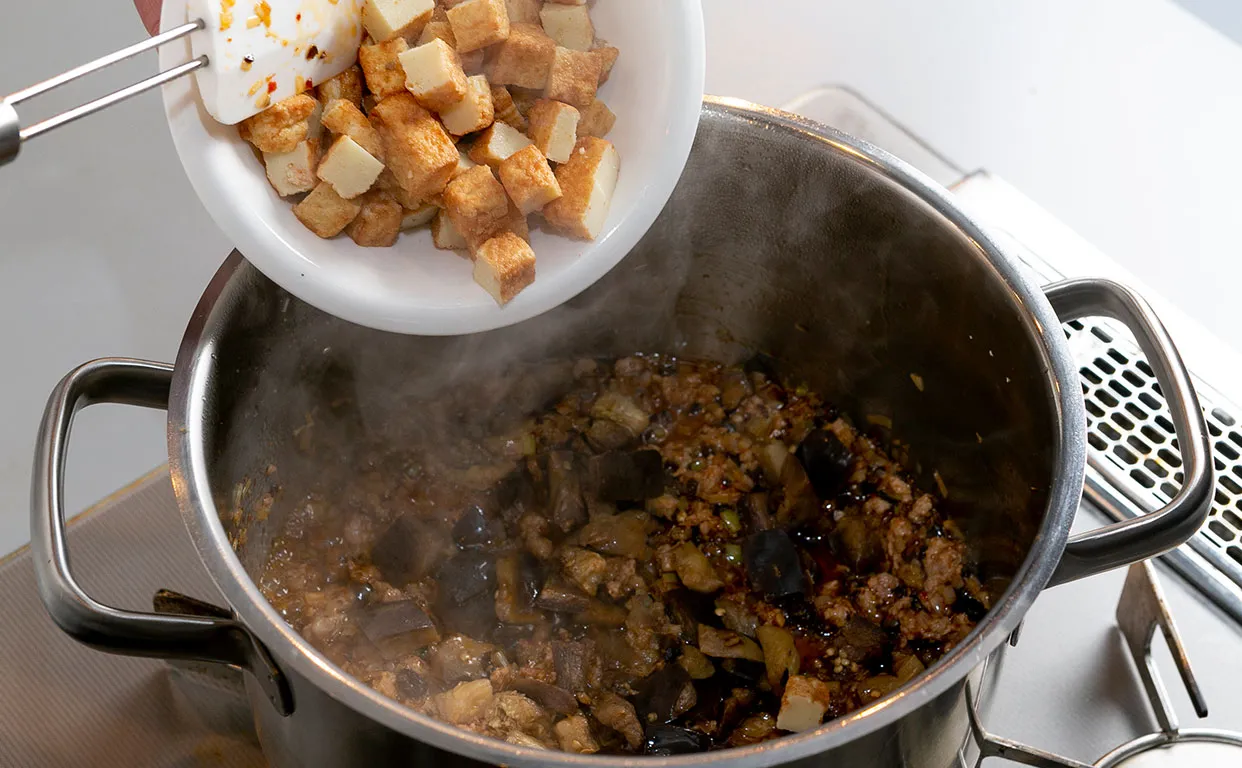 茄子と厚揚げの麻婆ソース作り9