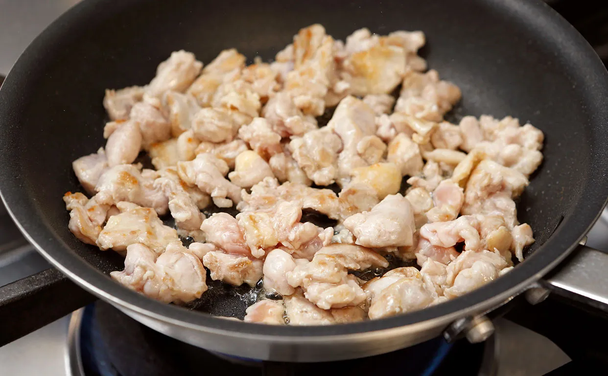 鶏肉とパプリカのバスク風ソース作り7