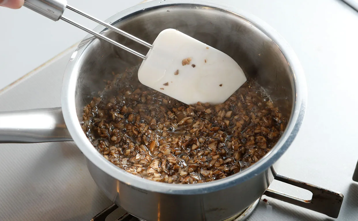 キノコのラグーと鶏肉のクリームソース作り9