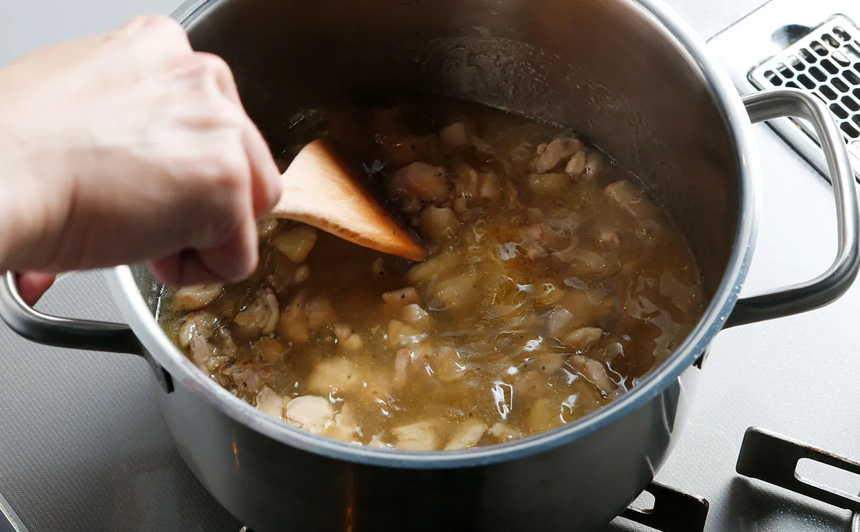 キノコのラグーと鶏肉のクリームソース作り19